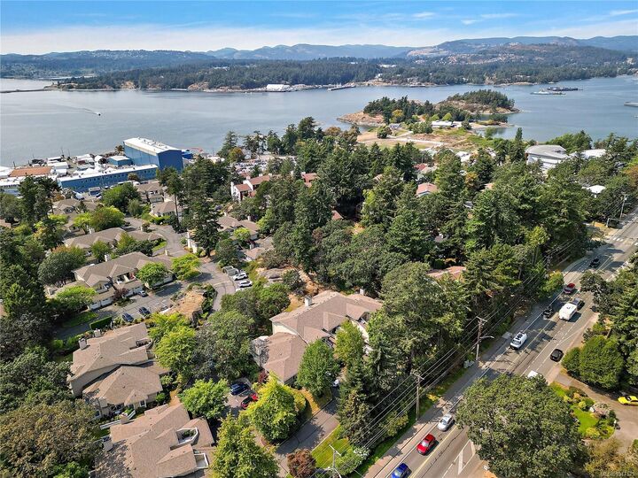 Property Photo: 909 Admirals Rd #5 BC V9A 2P1