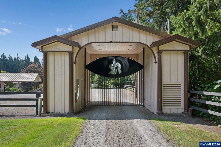 Property Photo:  22396 S Parrot Creek Rd  OR 97045 