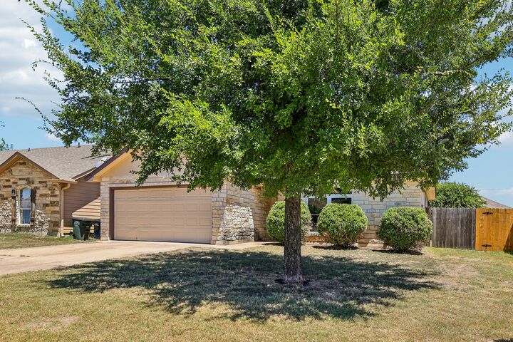 Property Photo: 224 Copper Lane TX 76537