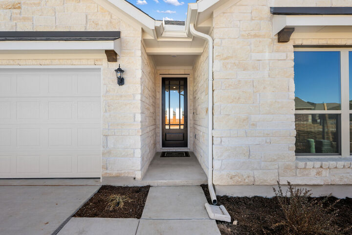 Property Photo:  540 Redding Way  TX 78633 