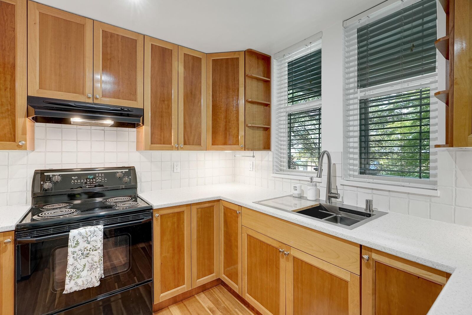 Property Photo: 15350 16A Avenue 211 BC V4A 1S9