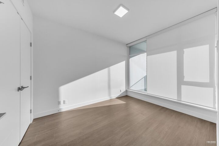 Property Photo:  6511 Sussex Avenue 1505  BC V5H 0K5 