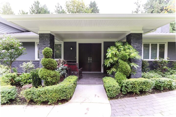 Property Photo:  