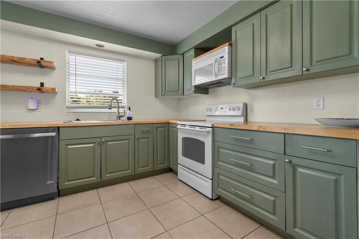 Property Photo:  2231 Gorham Ave  FL 33907 