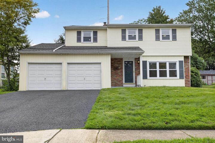 Property Photo: 211 S Dillwyn Road DE 19711