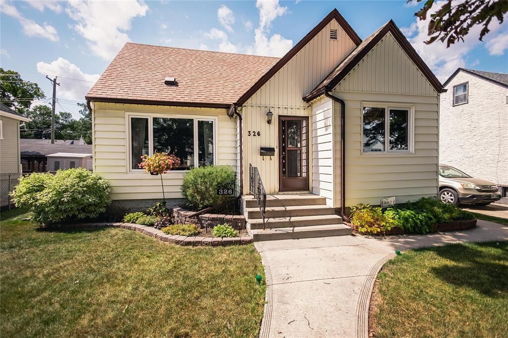 Property Photo:  326 Woodlawn Street  MB R3J 2J1 