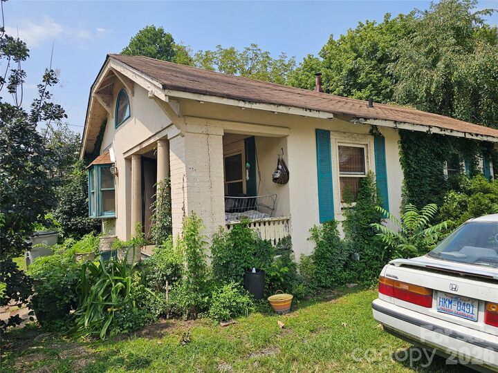 Property Photo:  504 NW Hospital Avenue  NC 28645 