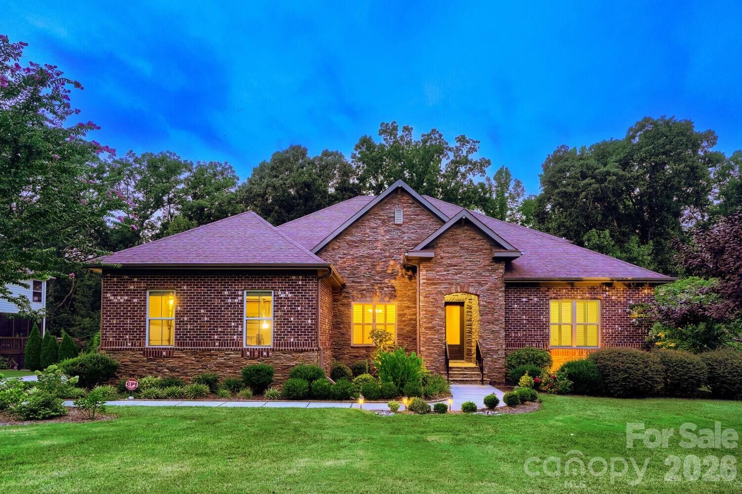 Property Photo: 8701 Whitehawk Hill Road NC 28173