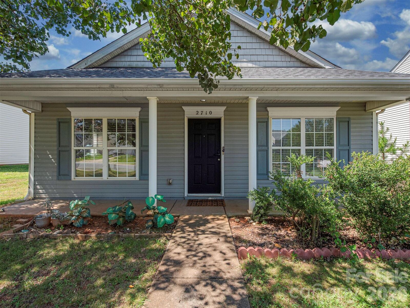 Property Photo: 2710 Blackberry Ridge Lane NC 28208