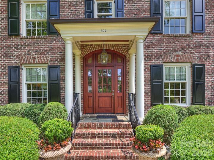 Property Photo: 309 Hempstead Place NC 28207