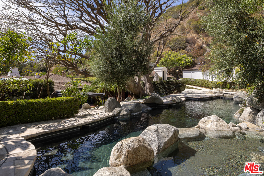 Property Photo:  9507 Heather Rd  CA 90210 