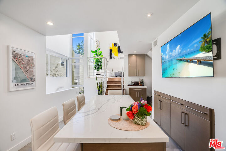 Property Photo: 2222 6th St, Unit B CA 90405