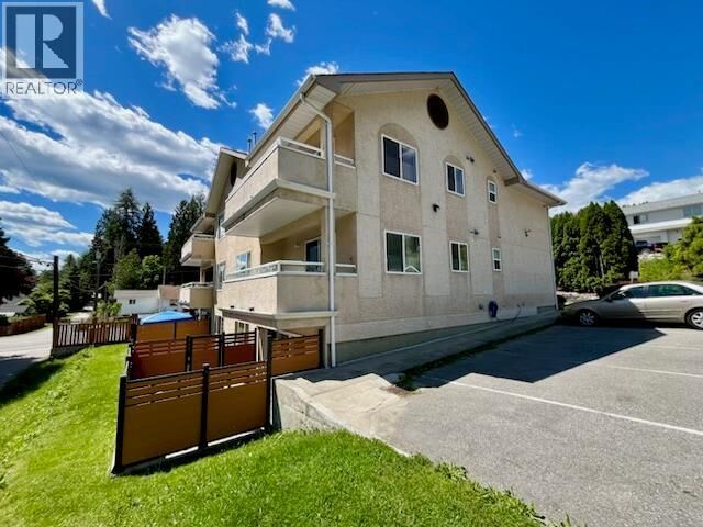 Property Photo: 573 10th Avenue 4 BC V1N 1K6
