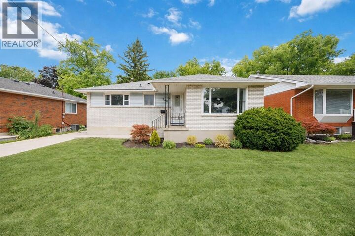 Property Photo:  840 Rosedale Avenue  ON N7V 2A5 