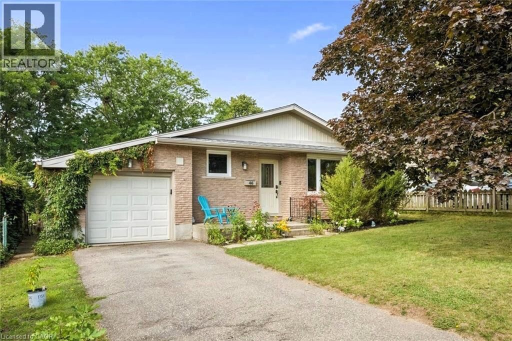 Property Photo: 46 Southwood Court ON N2E 2H9