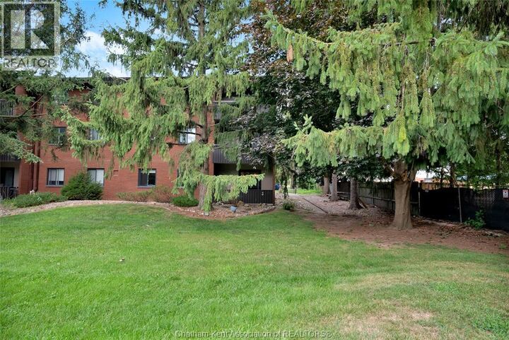 Property Photo: 955 Grand Avenue West 109 ON N7L 1Z9