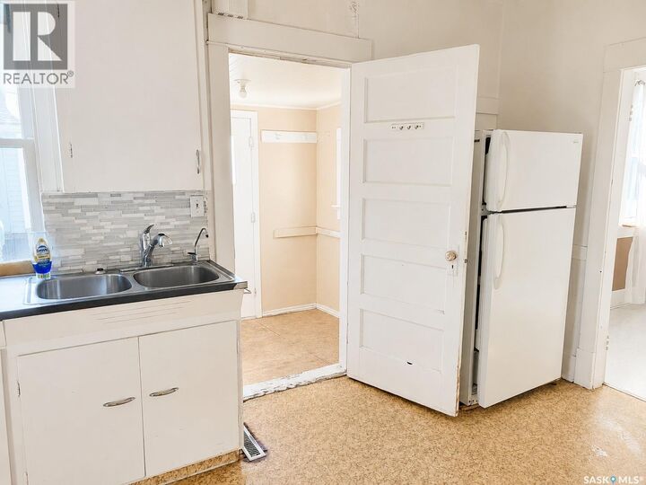 Property Photo:  214 1st Avenue E  SK S0J 0J0 