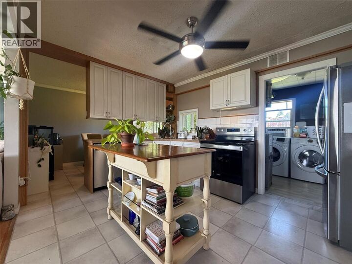 Property Photo: 904 Cornwall Crescent BC V1G 1N9