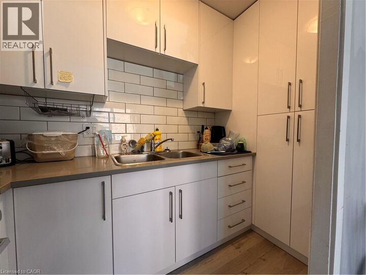 Property Photo:  521 Park Street 4  ON N2G 1N8 