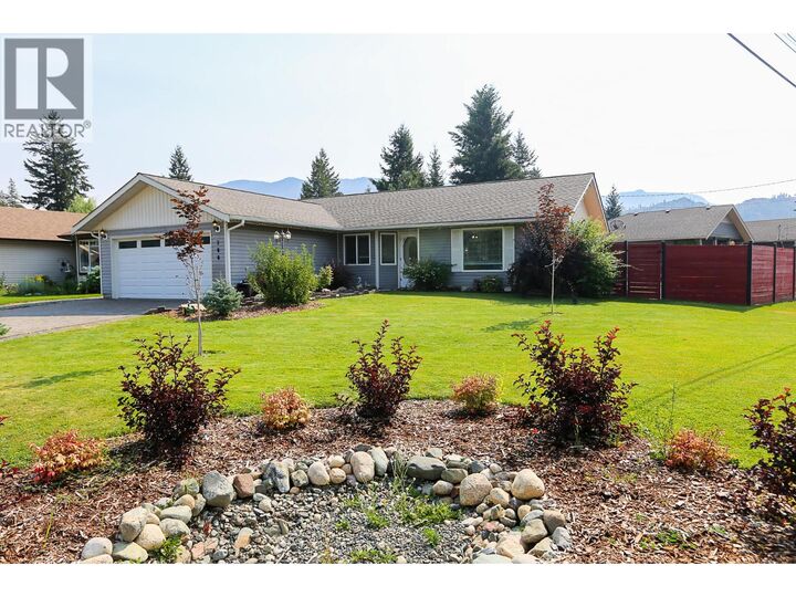 566 McLean Road — photo 1