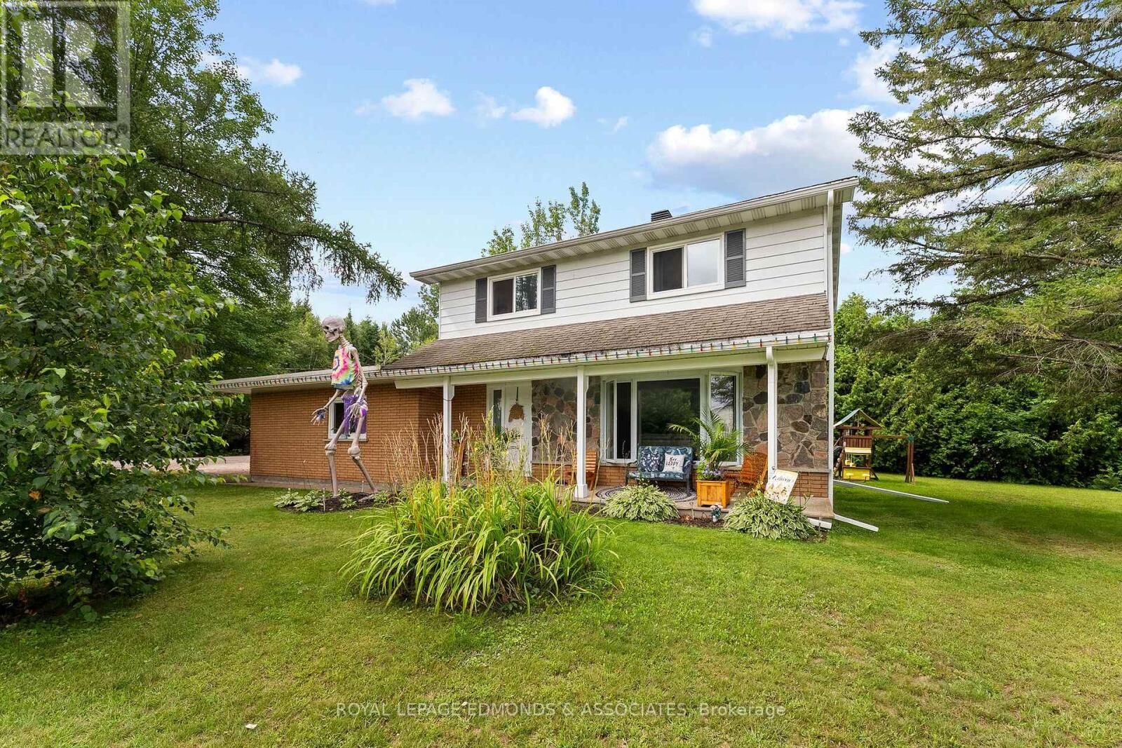 Property Photo: 6 Brian Street ON K8A 6W4