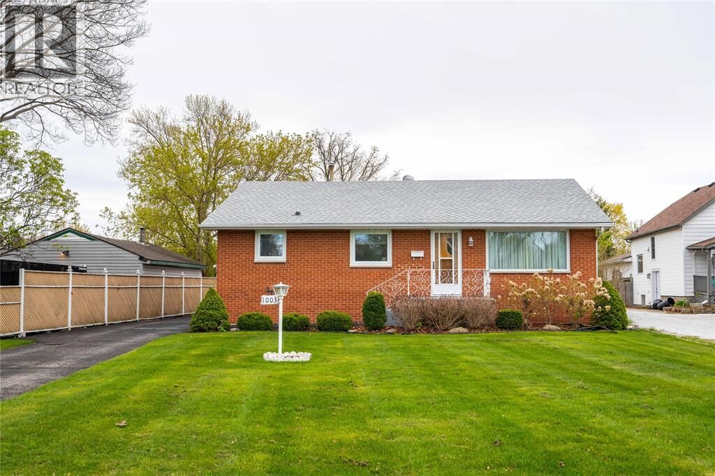 Property Photo: 1003 Michigan Avenue ON N7T 7B7