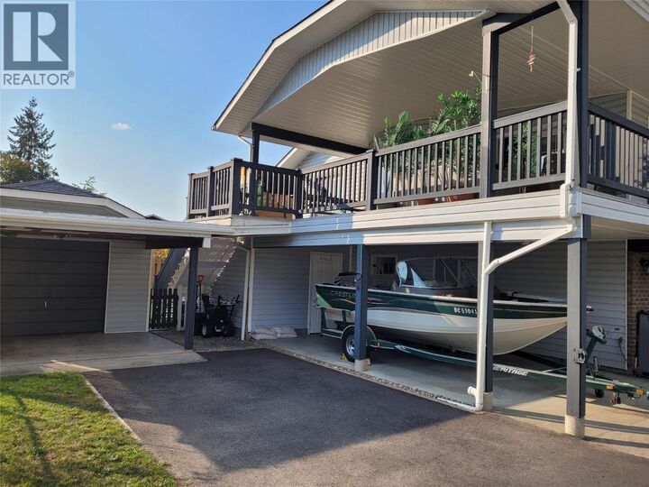 Property Photo: 302 5th Street Northwest BC V0G 1R0