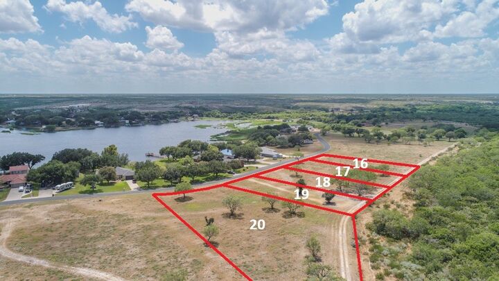 Property Photo: 17 Lakeshore Drive TX 78383