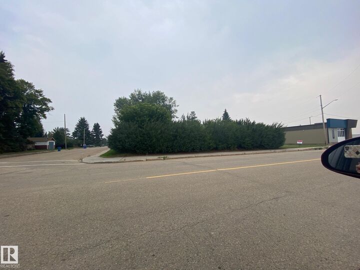 4019 47 Street — photo 1