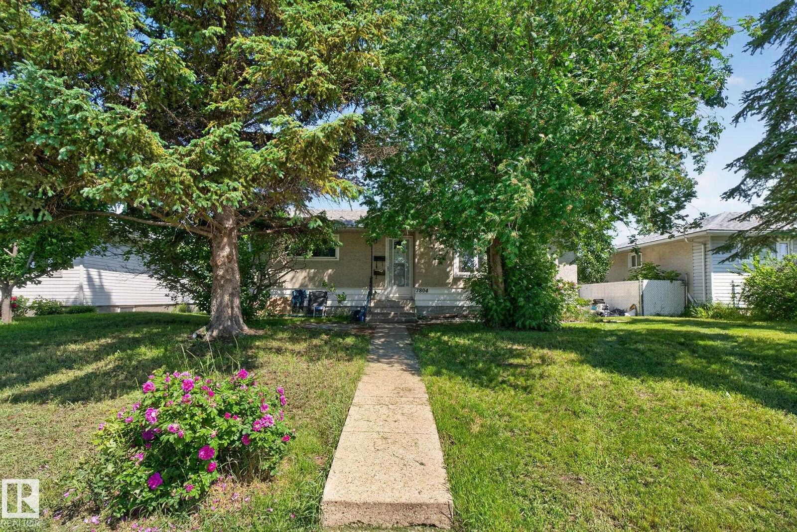 Property Photo: 7804 136 Avenue NW AB T5C 2K5