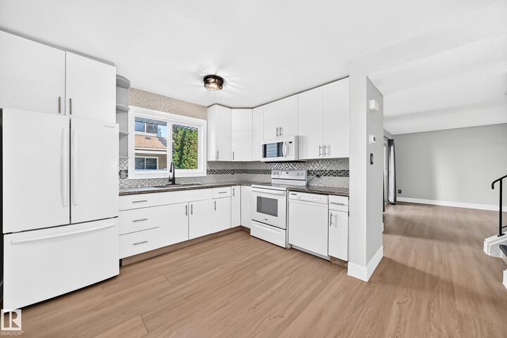 54 Woodvale Village NW — photo 1