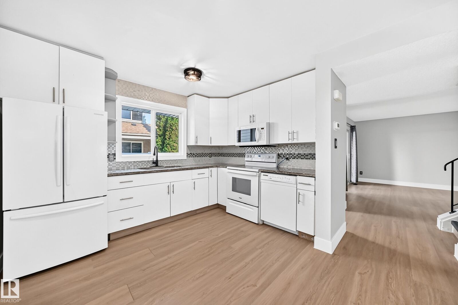 Property Photo:  54 Woodvale Village NW  AB T6L 1W4 