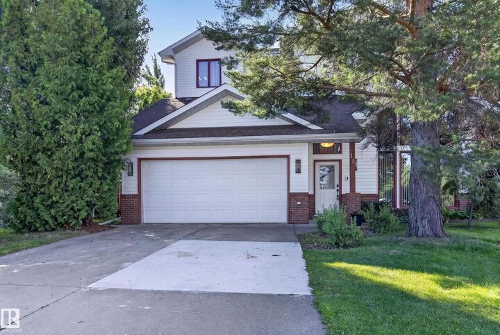 Property Photo: 15 Hickory Crescent AB T8A 5E9