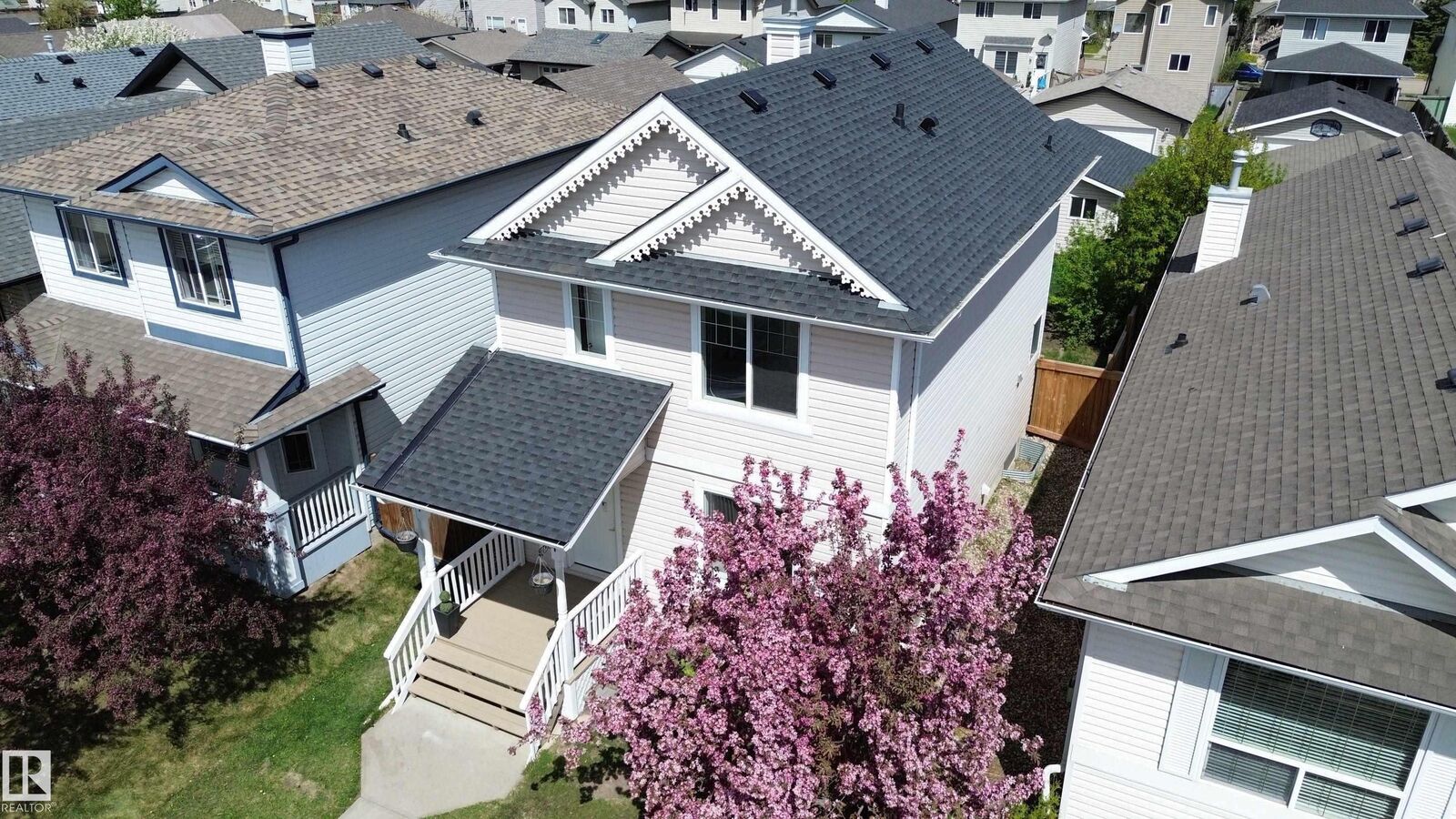 Property Photo:  21344 88 Avenue NW  AB T5T 6V1 