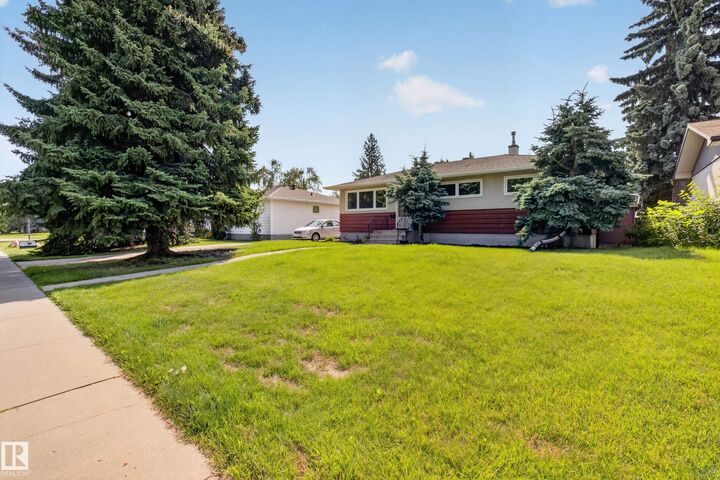 Property Photo:  16009 93A Avenue NW  AB T5R 5J7 