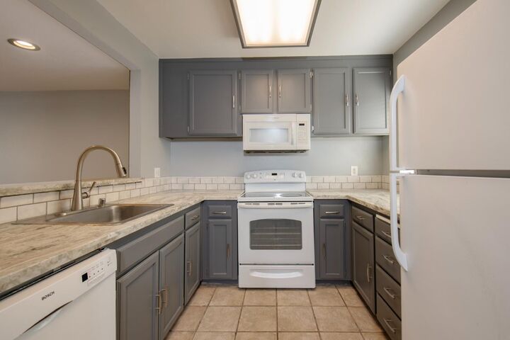 Property Photo: 4875 N Backer Avenue 141 CA 93726