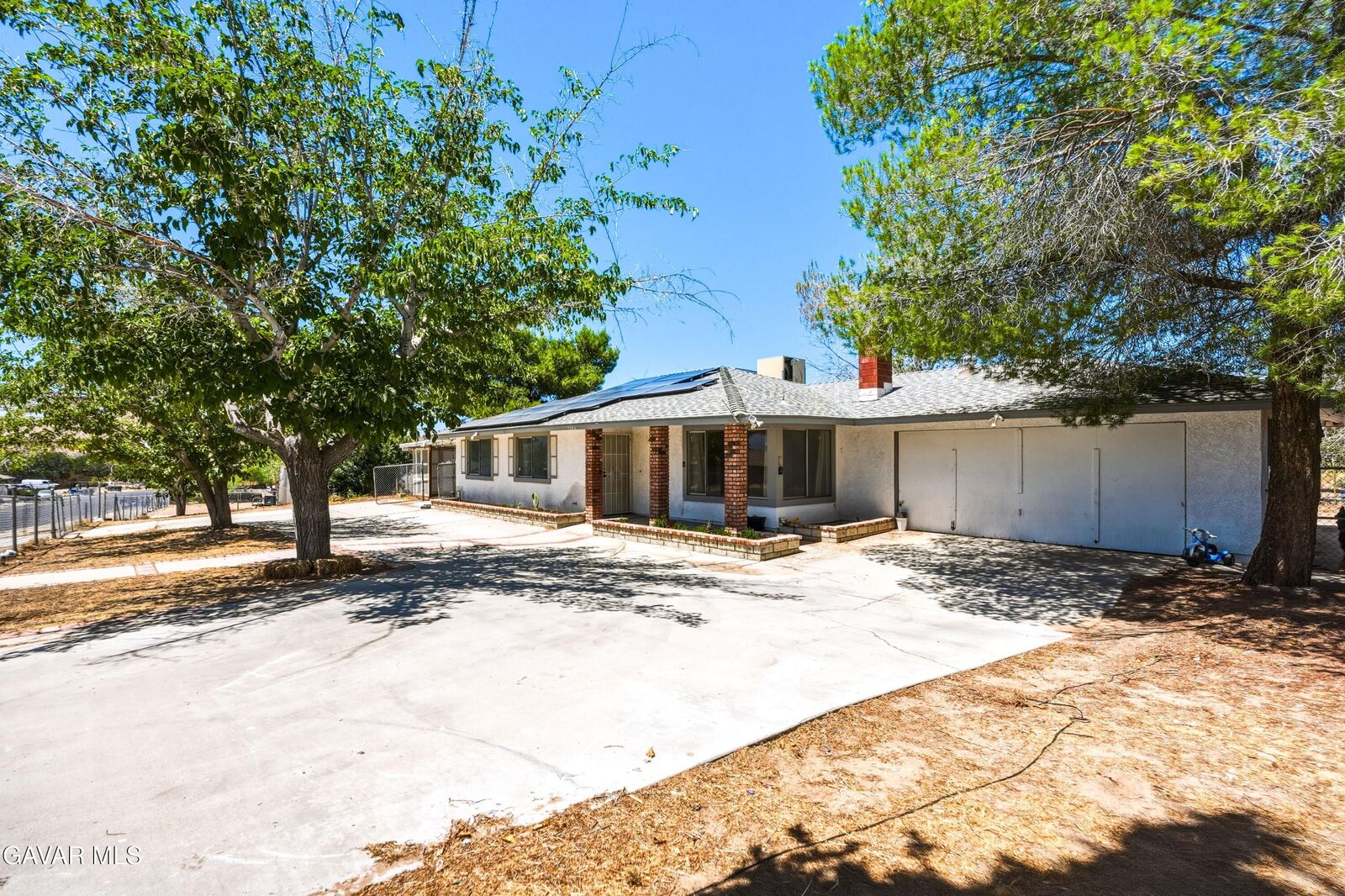 Property Photo:  17307 Longmeadow Avenue  CA 93591 