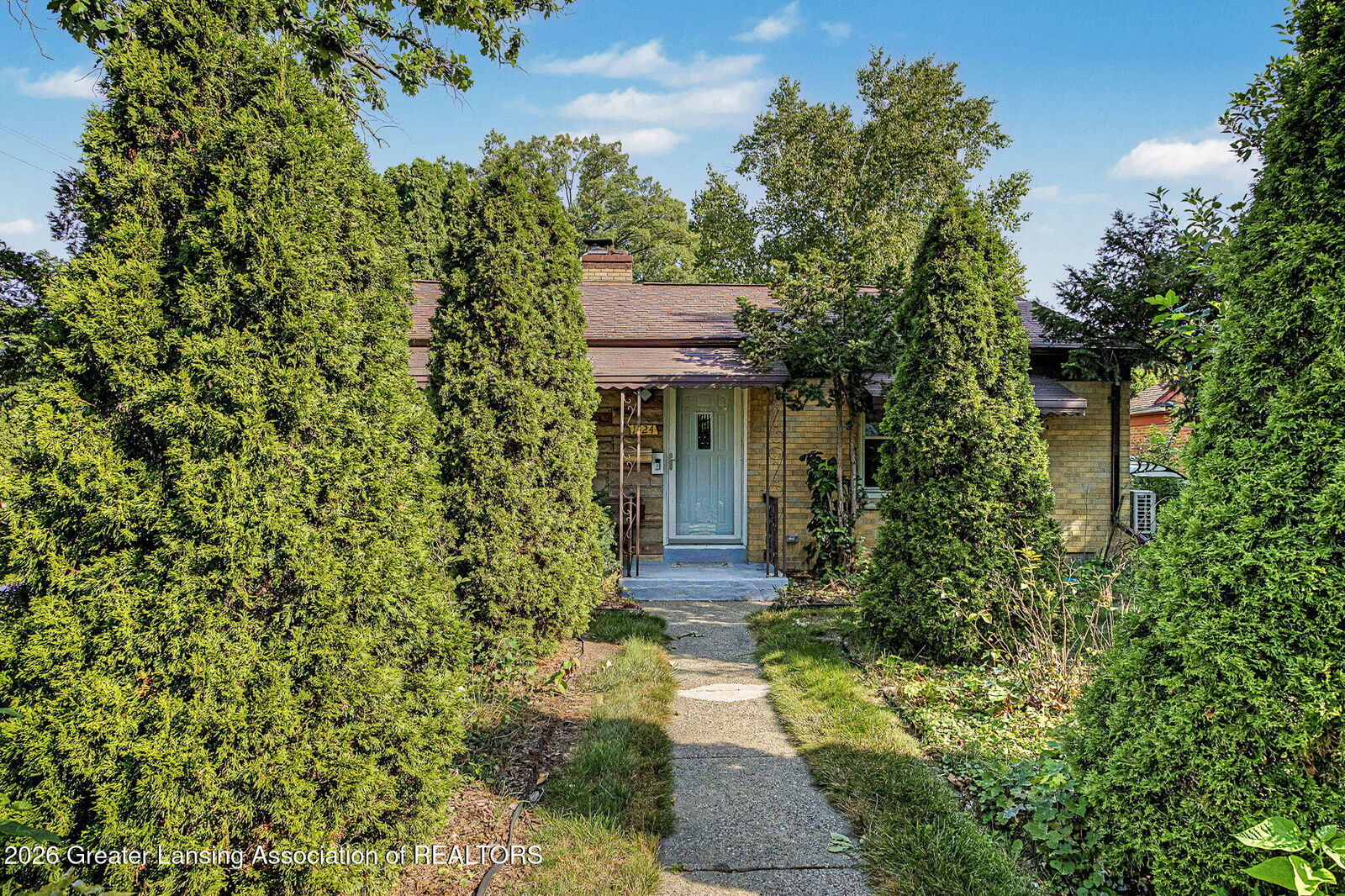 Property Photo:  1424 Poxson Avenue  MI 48910 