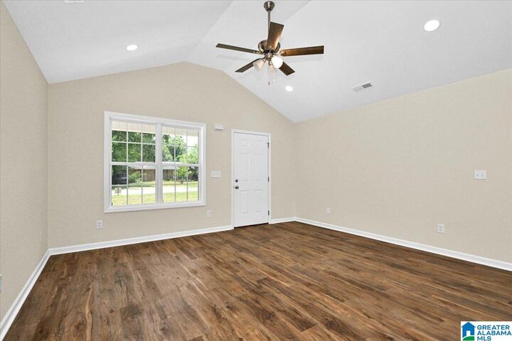 Property Photo: 209 Dean Avenue AL 35077