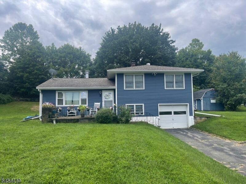 Property Photo:  8 Regina Ln  NJ 07838 