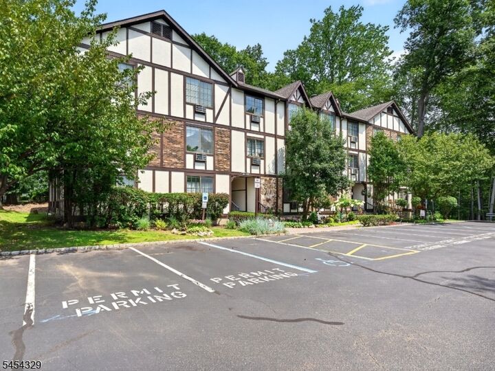 Property Photo:  1510 Faulkner Ct  NJ 07430 