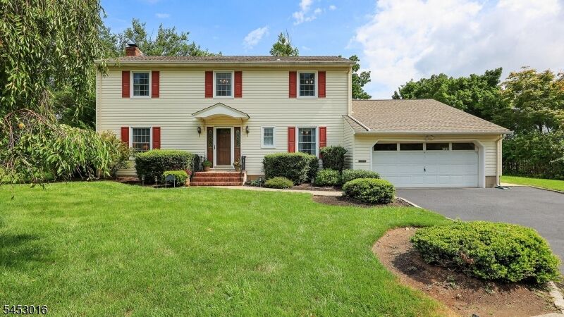 Property Photo:  10 Canterbury Pl  NJ 07016 