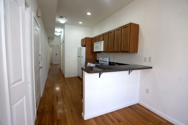 Property Photo:  158 Sherman Ave 3R  NJ 07307 