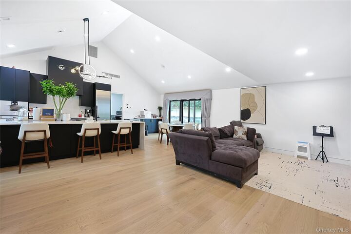 Property Photo:  5 Market Lane  NY 11020 