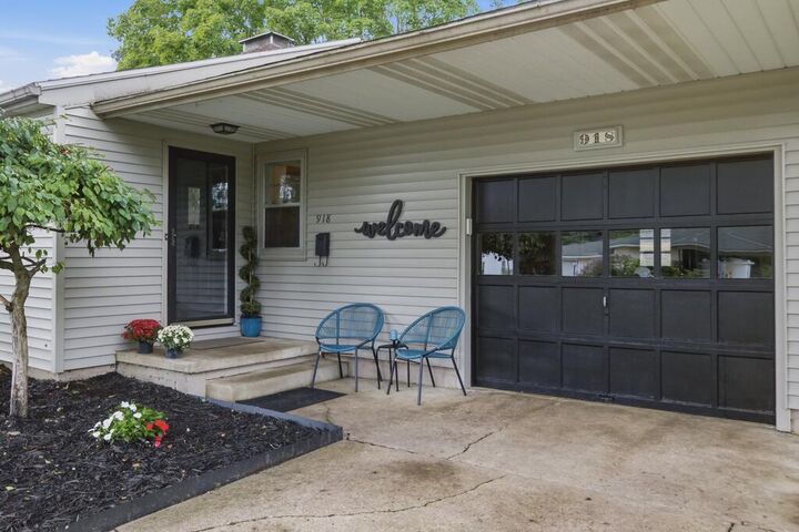 Property Photo: 918 S Heltman OH 44805