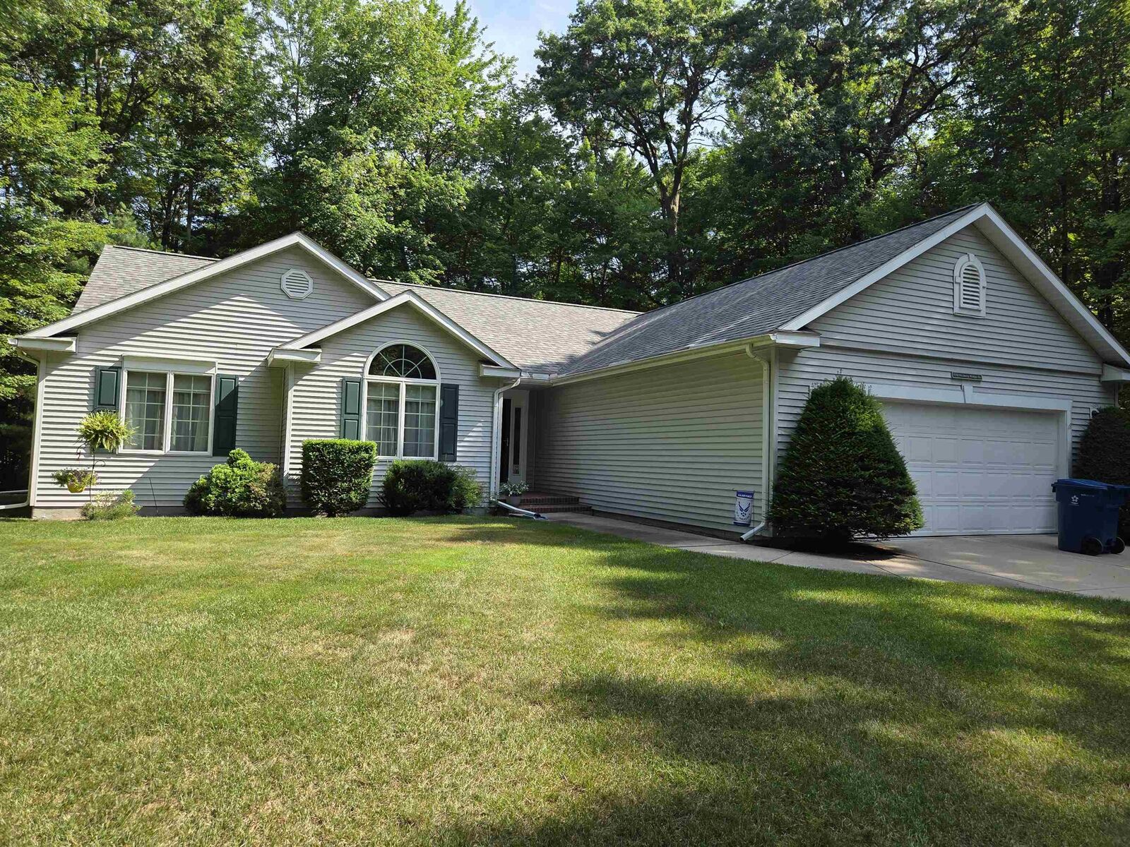 Property Photo:  139 E Hickoryridge  MI 48642 