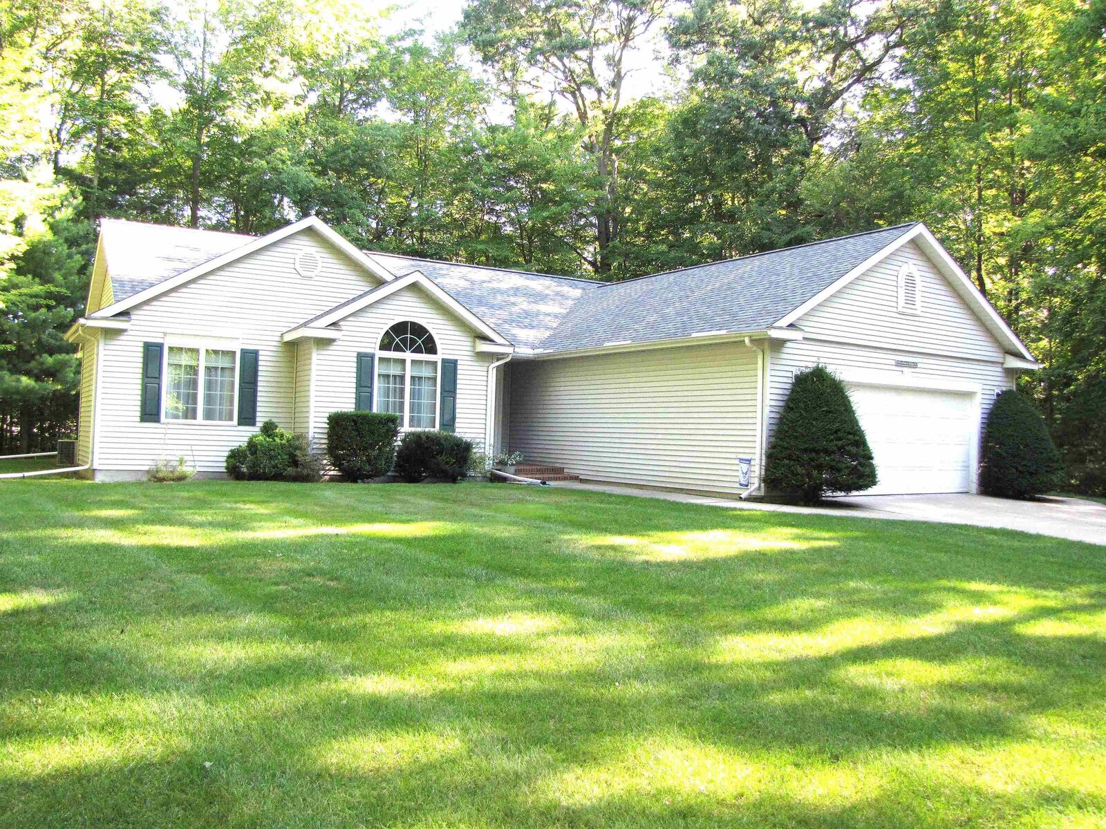 Property Photo:  139 E Hickoryridge  MI 48642 