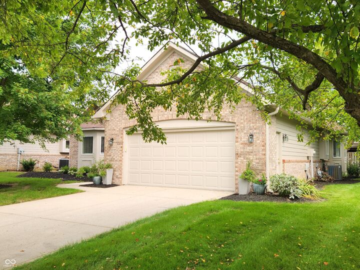Property Photo: 11548 Applewood Circle IN 46032