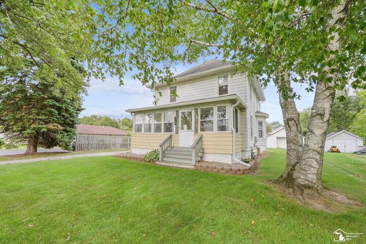 Property Photo:  1300 N Macomb St Street  MI 48162 