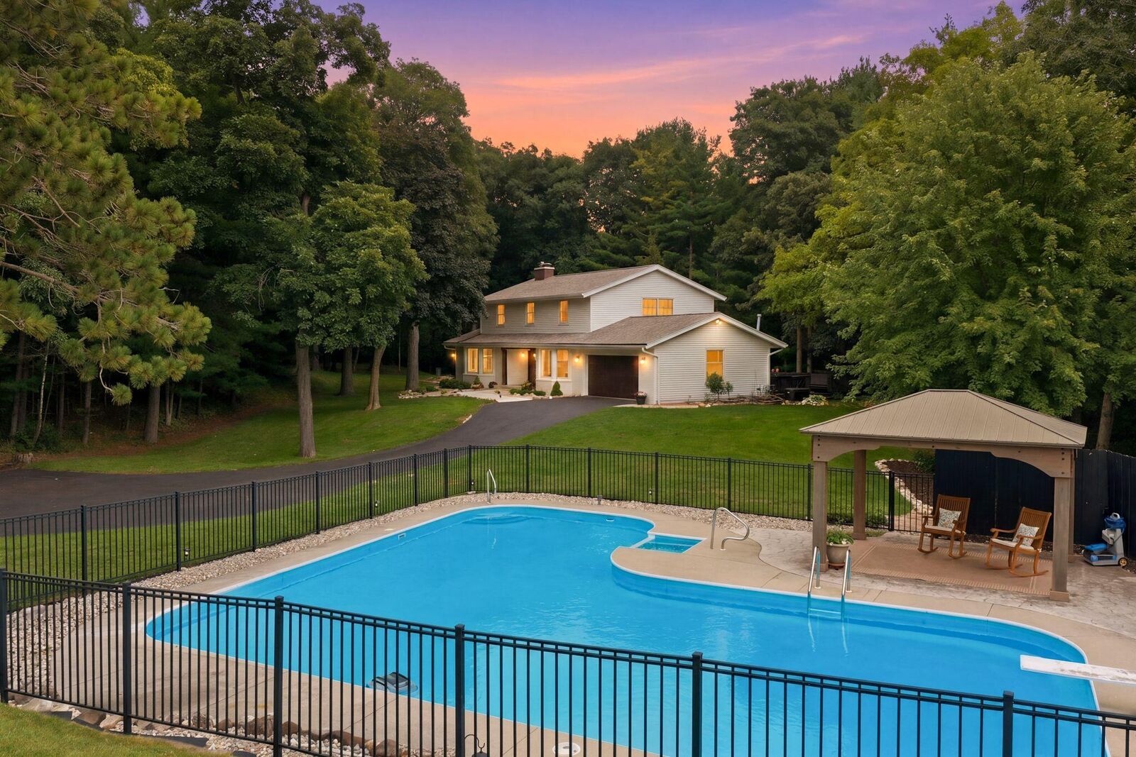 Property Photo: W342s4524 Moraine Hills Dr WI 53118